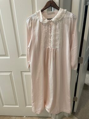 Vintage Women's Pink Lace-Trim Nightgown traditional silk in great condition.